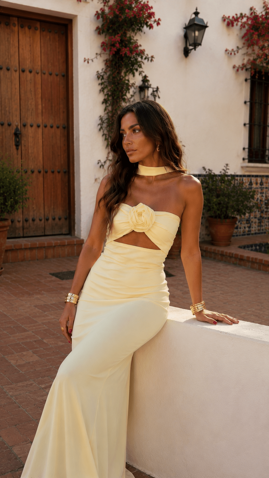 Vestido largo con adorno de rosa