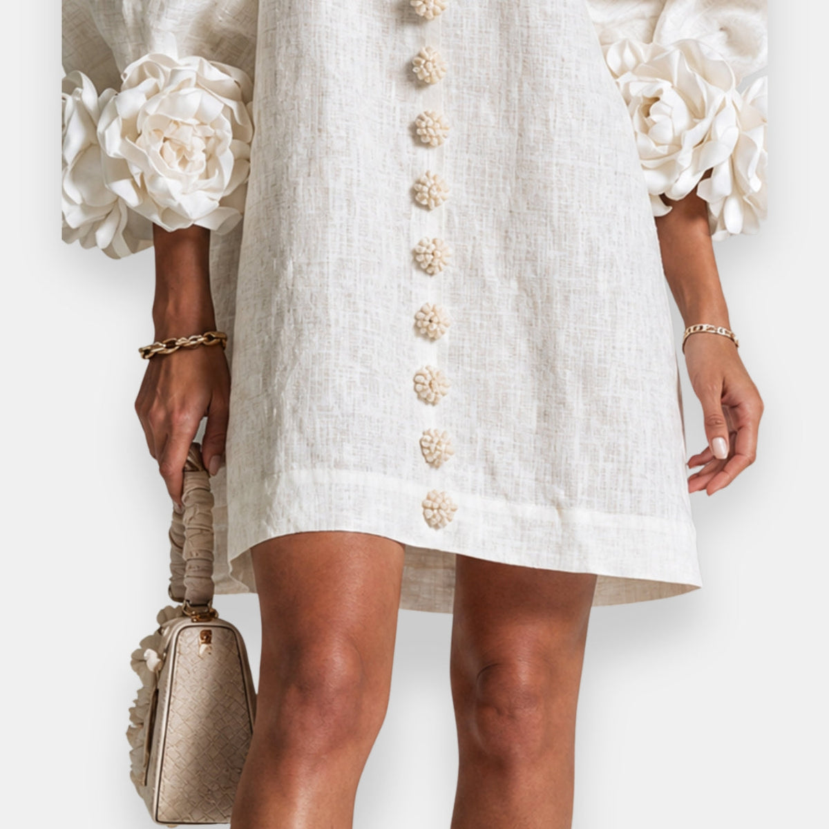 Vestido con flores en relieve