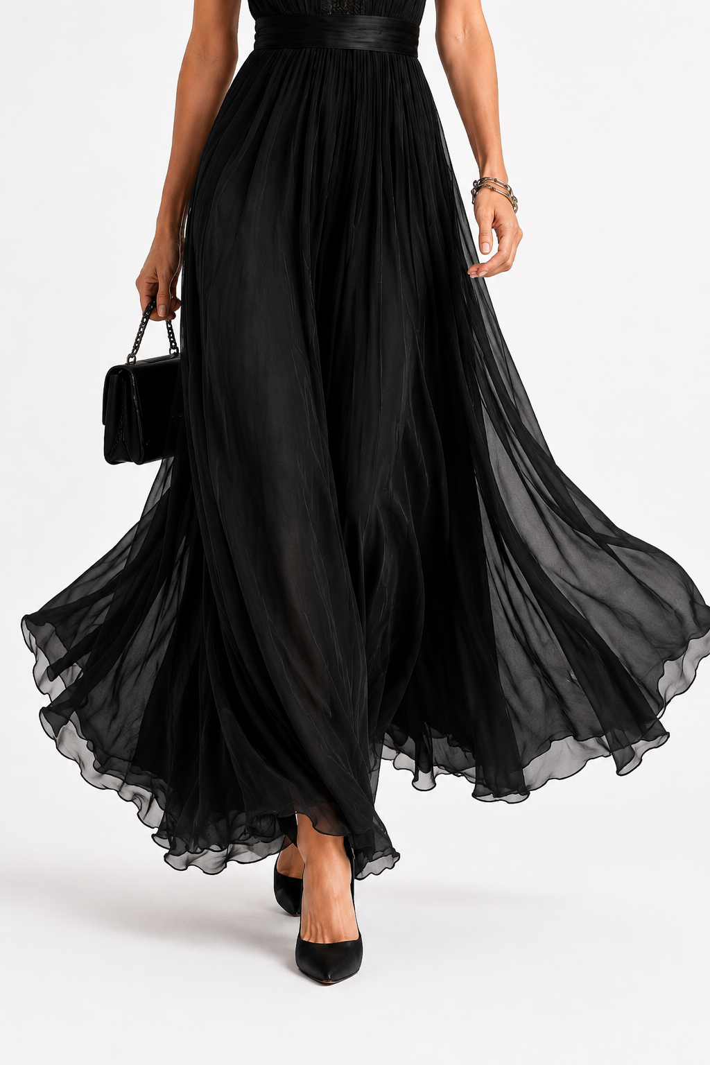 Vestido Largo Negro con Escote Tipo Lágrima y Ribete de Encaje