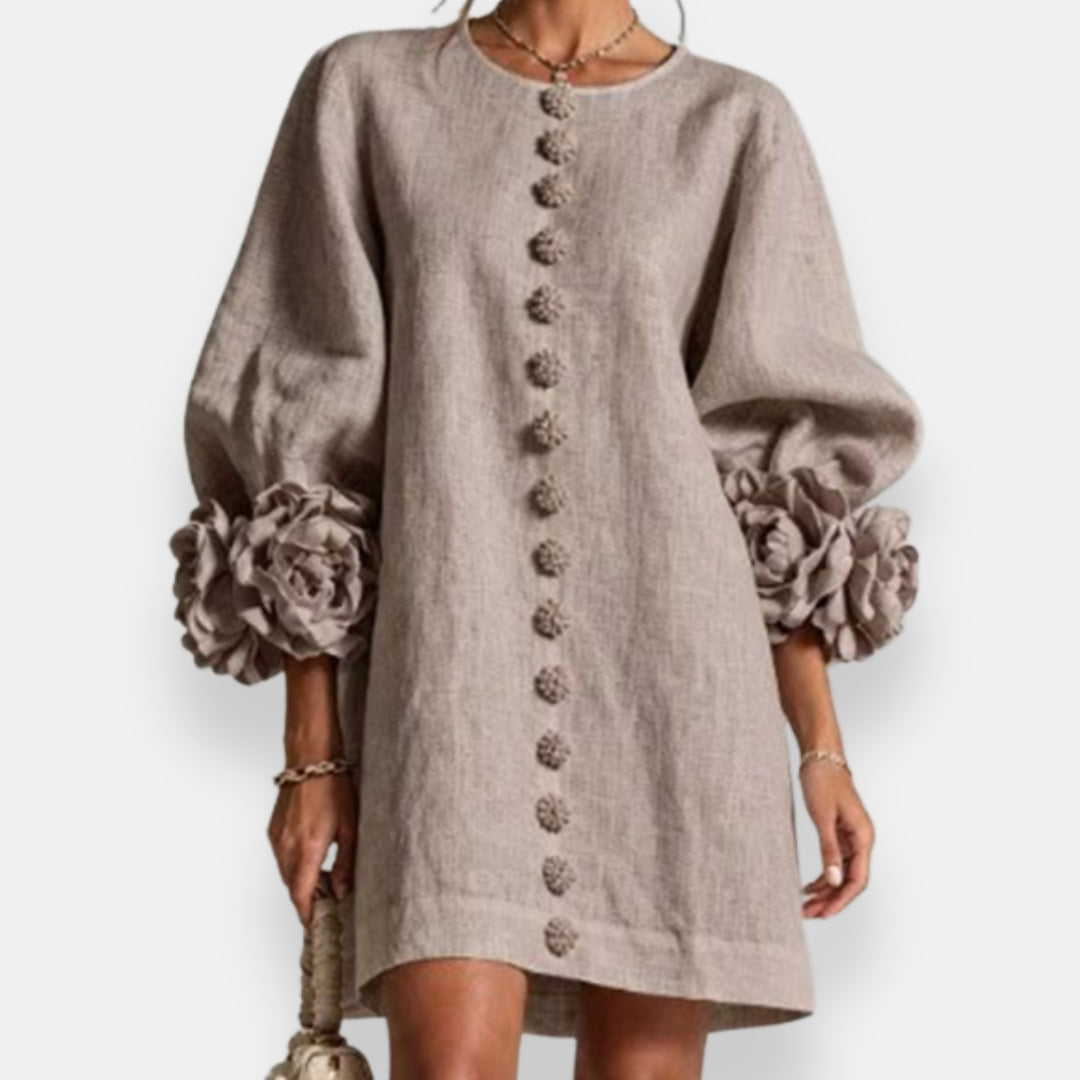 Vestido con flores en relieve