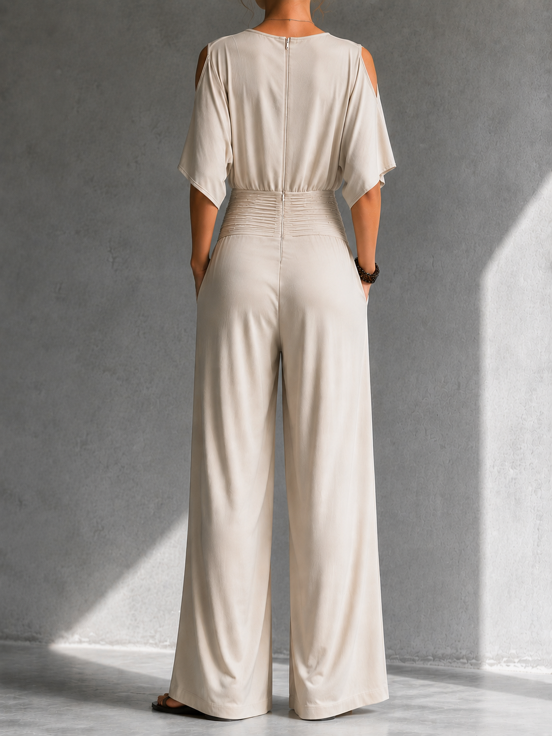 Conjunto elegante con efecto cruzado y pantalón de pierna ancha