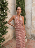 Vestido elegante con hombros al aire
