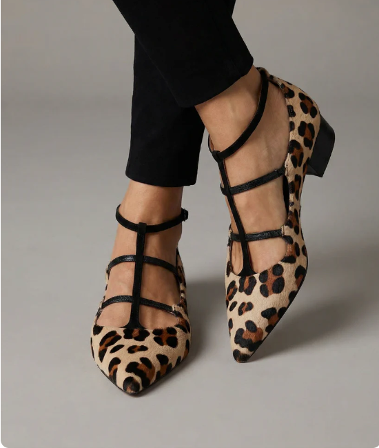 Zapatos de tacón con tira de leopardo