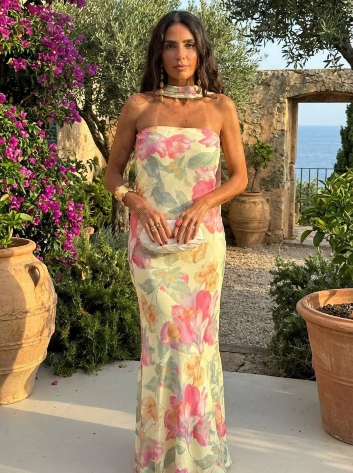 Vestido largo sin tirantes con flores de acuarela