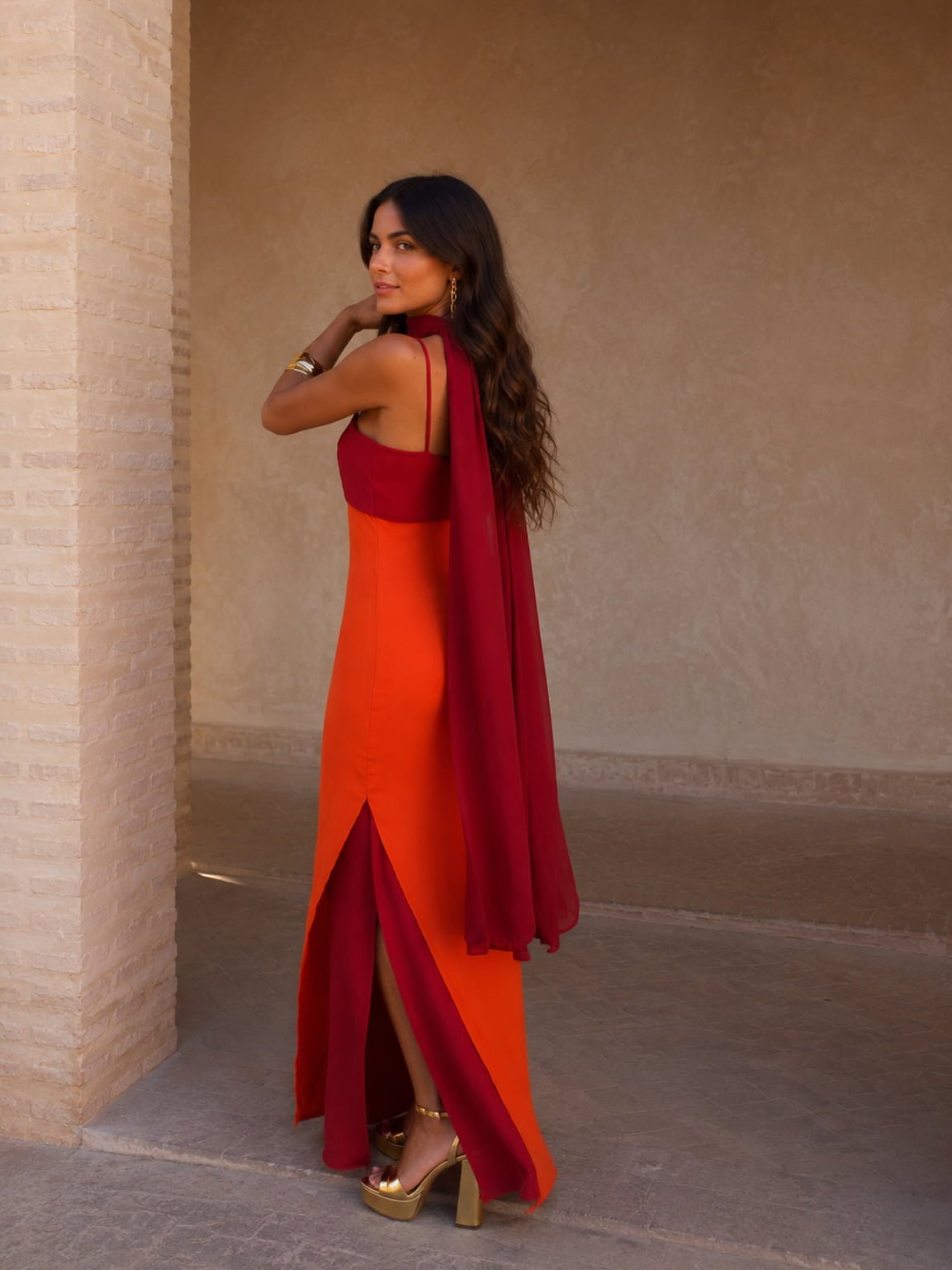 Vestido largo drapeado de dos tonos