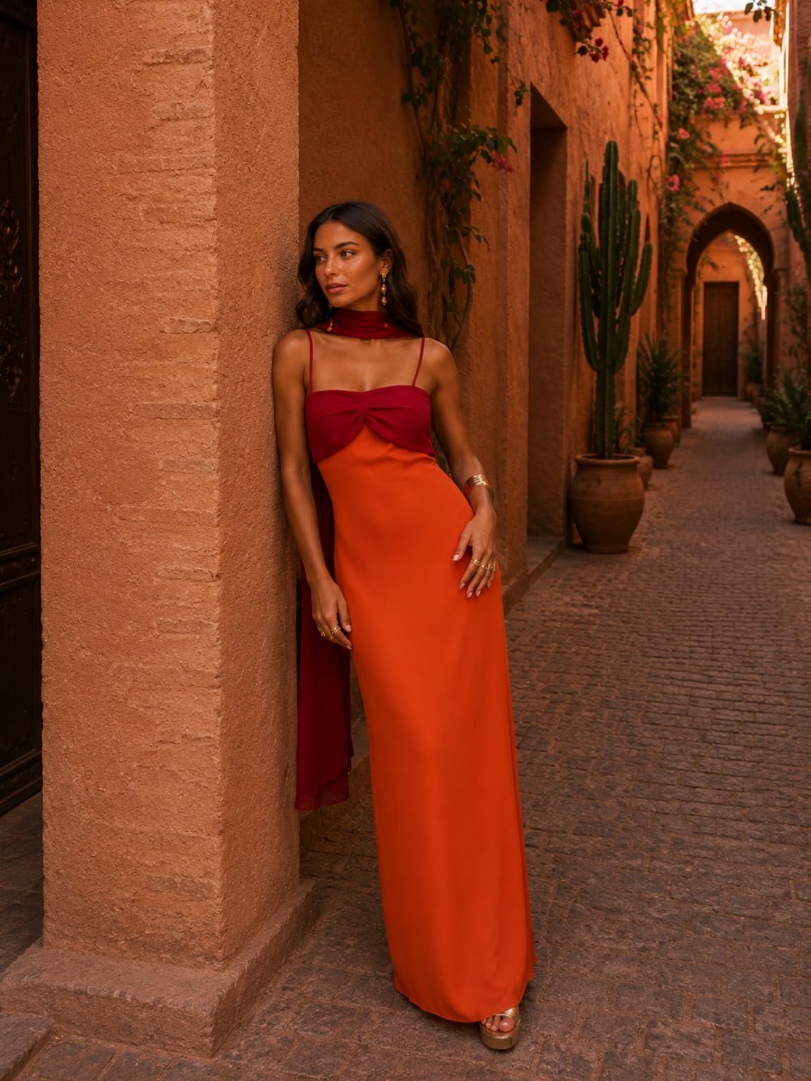 Vestido largo drapeado de dos tonos